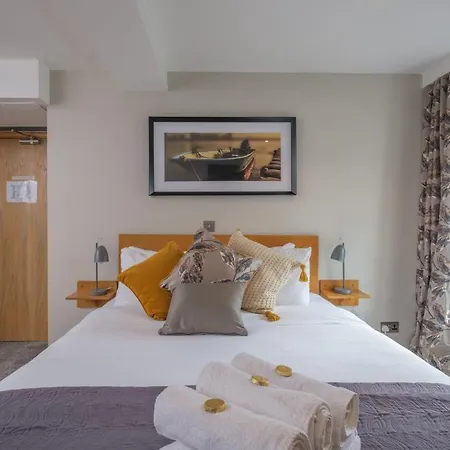 The Eyre Square Townhouse 3*