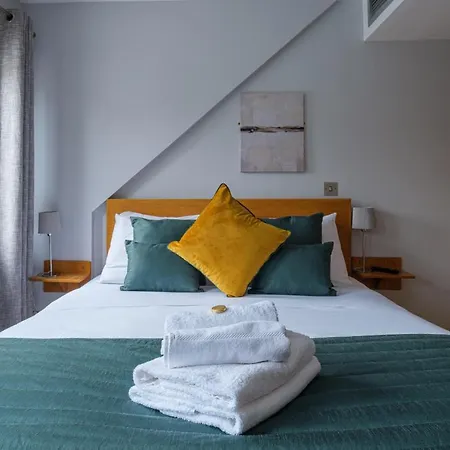 게스트하우스 The Eyre Square Townhouse 3*
